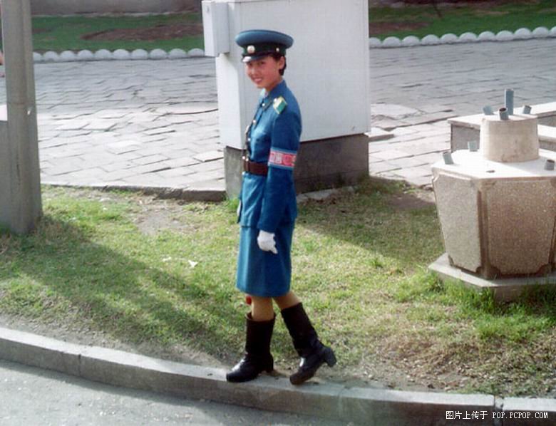Traffic Women in older style uniforms Iga_0010